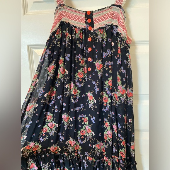 Bila Dresses & Skirts - Floral midi dress